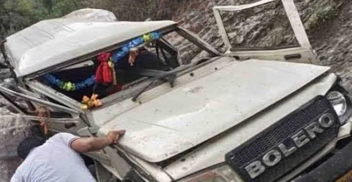 दुखद : चमोली नारायणबगड़ में दर्दनाक सड़क हादसा, वाहन खाई में गिरा; चालक की मौत, तीन घायल