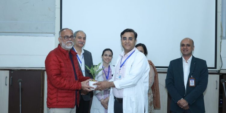 श्री महंत इन्द्रेश अस्पताल में युवा सर्जनों के लिए माइक्रोवैस्कुलर रिकंस्ट्रक्शन पर हैंड्स-ऑन कार्यशाला आयोजित