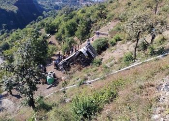 दुखद : टिहरी में  बस सड़क हादसा,5 लोगों की दर्दनाक मौत