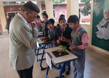 लिटिल एंजेल्स स्कूल में रोबोटिक्स प्रदर्शनी का आयोजन किया गया