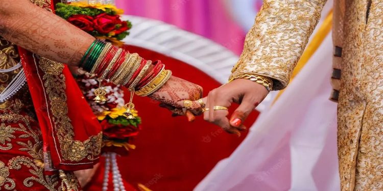 दूल्हा समेत पूरी बारात पहुंची पुलिस चौकी