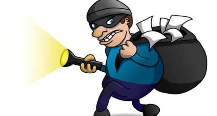 पौड़ी : शादी में गया था परिवार,पीछे से चोरों ने किया हाथ साफ अब पुलिस पूछ रही उल्टे सवाल — न्याय की डोर महिला आयोग के भरोसे