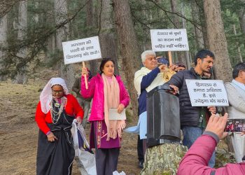 ‘रक्षा सूत्र’ हुआ कारगर, नहीं काटेंगे अब गंगोत्री में पेड़