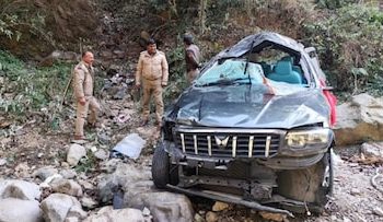 दुखद : नैनीताल में भीषण सड़क हादसा, अस्पताल में मां मां पुकारता रहा 7 साल का बच्चा