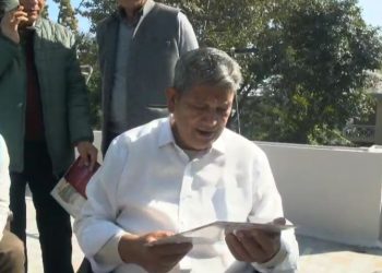 आम बजट पेश होने से एक दिन पहले पूर्व मुख्यमंत्री हरीश रावत ने मिडिल क्लास लोगों के लिए उठाई ये मांग