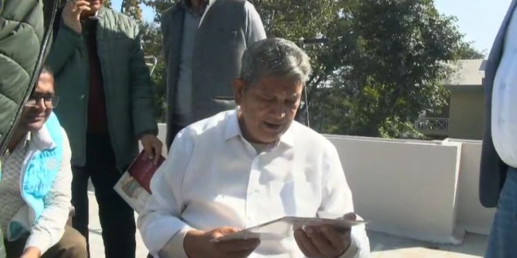 आम बजट पेश होने से एक दिन पहले पूर्व मुख्यमंत्री हरीश रावत ने मिडिल क्लास लोगों के लिए उठाई ये मांग