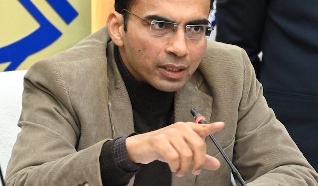 जिले के 79 स्कूल होंगे ध्वस्त, डीएम सविन बंसल ने दिए आदेश