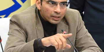 सड़कों की अंधाधुंध खुदाई पर डीएम सविन बंसल का सख्त एक्शन, सात एजेंसियों की अनुमति रद्द