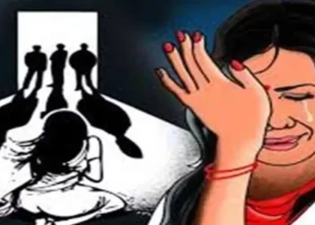 पति से मिलने आई महिला के साथ  ऑटो चालक ने अपने साथी के साथ किया सामूहिक दुष्कर्म