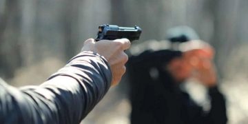 होली की पूजा कर लौट रहे युवक की सिर में सटा कर मारी गोली