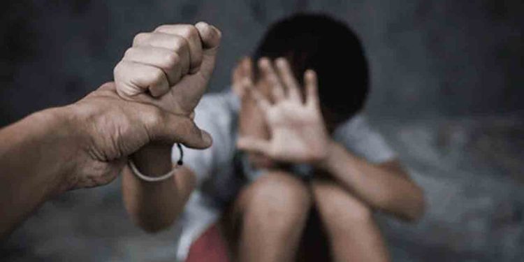 स्कूल से घर लौट रहे बच्चे को ले गए कुछ लोग