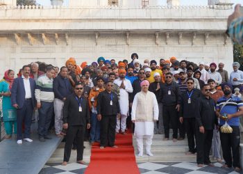 150 श्रद्धालुओं की पैदल यात्रा ने बढ़ाई मेले की रौनक! पुष्प वर्षा-ढोल-नगाड़ों के साथ हुआ जोरदार स्वागत