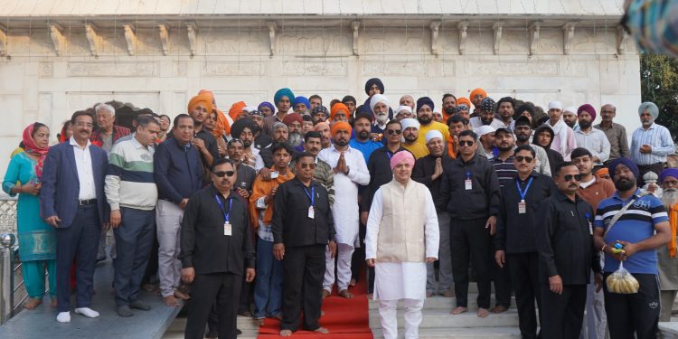 150 श्रद्धालुओं की पैदल यात्रा ने बढ़ाई मेले की रौनक! पुष्प वर्षा-ढोल-नगाड़ों के साथ हुआ जोरदार स्वागत