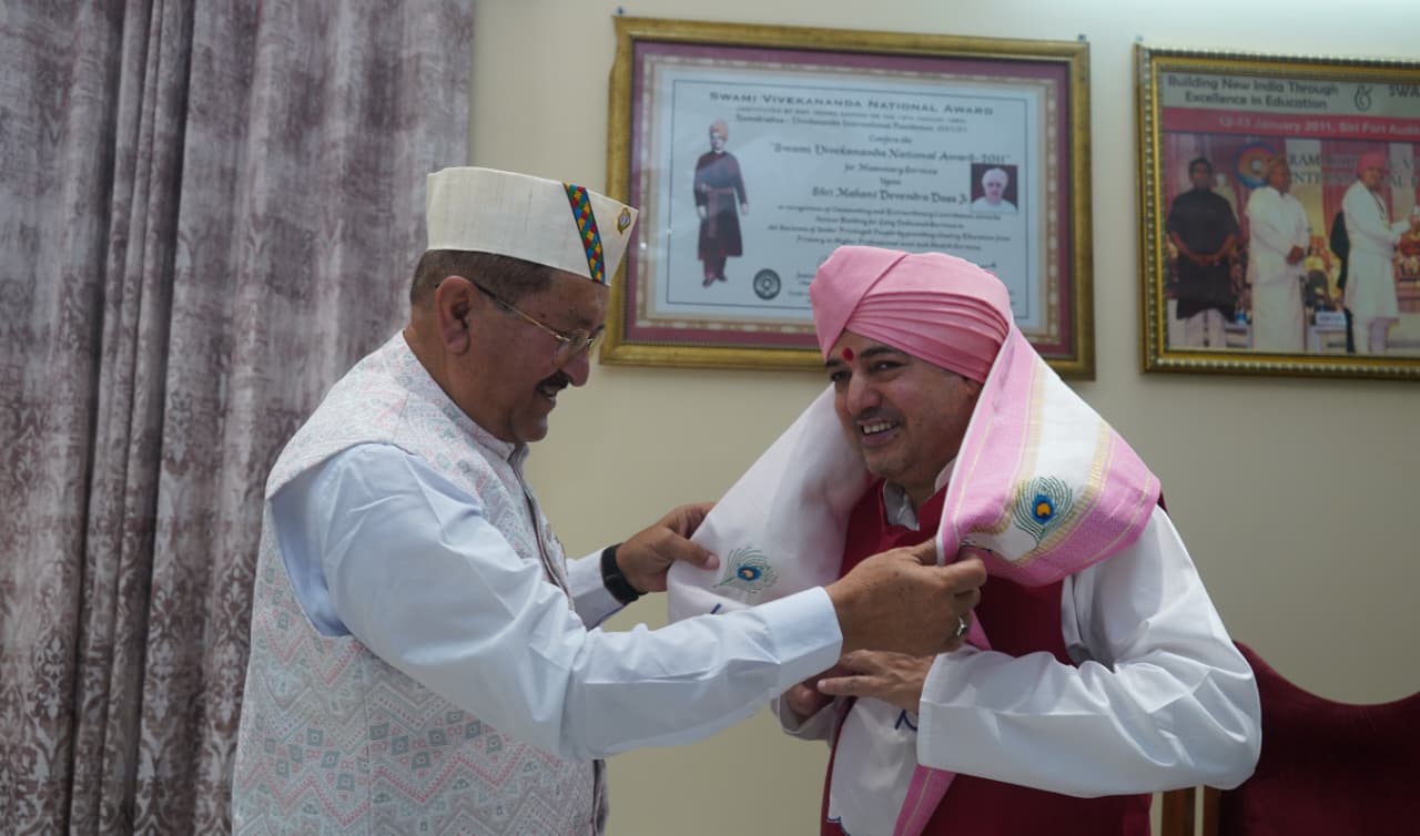 कैबिनेट मंत्री भरत सिंह चौधरी ने दरबार साहिब में टेका माथा 