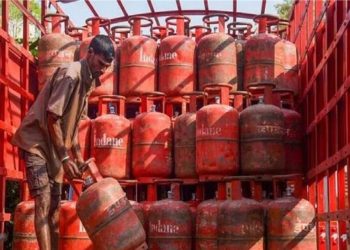 बड़ी खबर : रसोई गैस के दामों में भारी उछाल, जानिए कितना पड़ेगा आपकी जेब पर असर