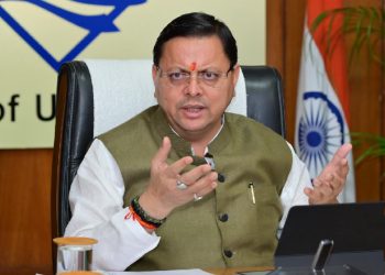 उत्तराखंड मुख्यमंत्री पुष्कर सिंह धामी कैबिनेट बैठक की अध्यक्षता करते हुए