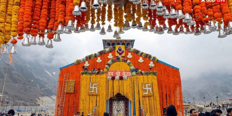 आज खुलेंगे बाबा केदार के कपाट, हर हर महादेव के नारों से गूंजा केदारनाथ धाम, श्रद्धालुओं में भारी उत्साह