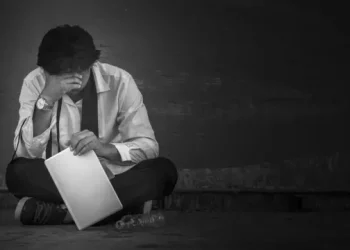 73% अंक आने पर 10वीं के छात्र ने की आत्महत्या की कोशिश, हालत गंभीर