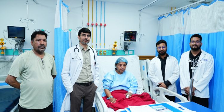 श्री महंत इन्दिरेश अस्पताल में बिना सर्जरी घुटने के दर्द का सफल इलाज, कूल्ड RFA से मिली राहत