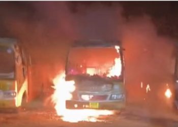 उत्तराखंड में यहां तीन स्कूल बसों में लगी आग, मची अफरा तफरी