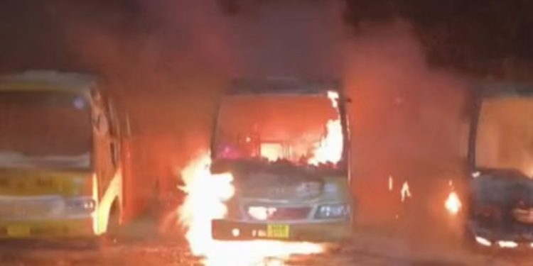 उत्तराखंड में यहां तीन स्कूल बसों में लगी आग, मची अफरा तफरी