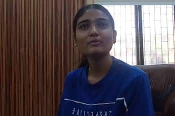 टैक्सी ड्राइवर की बेटी ने रचा इतिहास: वंशिका ने 97% के साथ प्रदेश में तीसरा स्थान हासिल किया