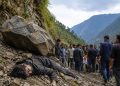 उत्तराखंड में दर्दनाक हादसा:  चाचा की अंत्येष्टि में शामिल भतीजे पर पहाड़ी से गिरा पत्थर, मौके पर मौत