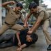 उत्तराखंड : पुलिस कर्मियों ने युवक को इतना पीटा कि हो गया बेहोश, एसएसपी ने दरोगा और एसआई किया लाइन हाजिर