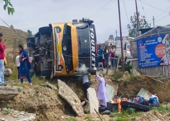 गंगोत्री से केदारनाथ जा रही बस रस्ते में पल्टी, 5 यात्री घायल