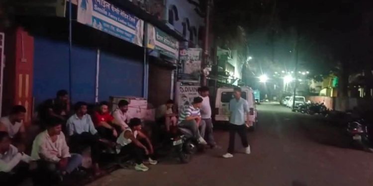 श्रीनगर गढ़वाल में देर रात बवाल: स्थानीय युवकों और राजस्थान के यात्रियों के बीच जमकर मारपीट, इलाके में मचा हड़कंप