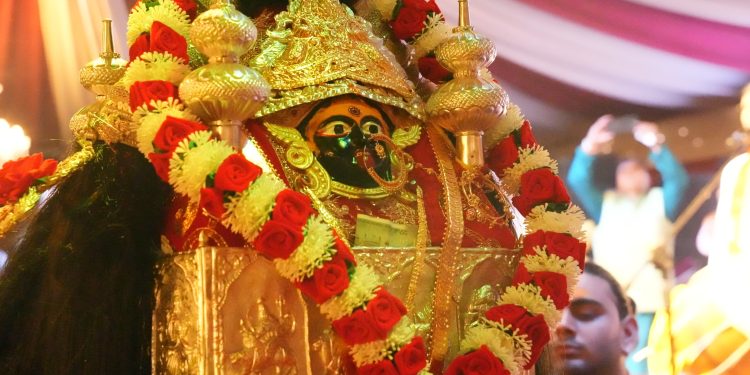 भक्ति और लोक संस्कृति का संगम, माँ कालिंका देव डोली मंदिर के 8वें वार्षिक उत्सव में उमड़ी भारी भीड़