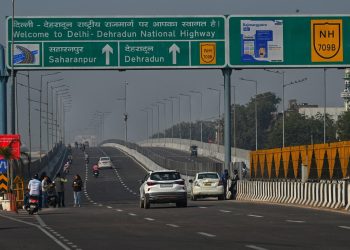 दिल्ली देहरादून एक्सप्रेसवे पर भूस्खलन का खतरा, एक लेन हुई बंद