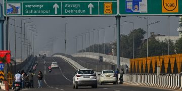 दिल्ली देहरादून एक्सप्रेसवे पर भूस्खलन का खतरा, एक लेन हुई बंद