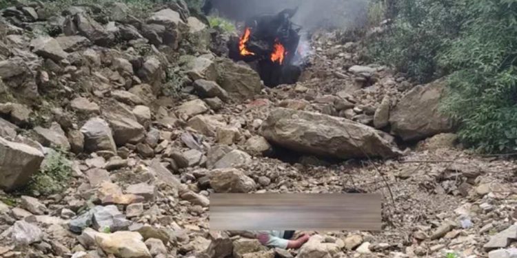 नई कार खरीदने की खुशी बदली मातमे , खाई में गिरने से CRPF जवान और भाई की मौत,पत्नी बच्चे घायल
