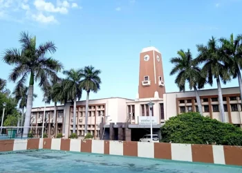 पंतनगर यूनिवर्सिटी हॉस्टल में  भोजन खाने के बाद 150 छात्र बीमार, कुलपति ने लिया सख्त एक्श