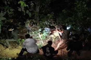 हादसा : 28 यात्रियों से भरा टेंपो ट्रेवलर गिरा खाई में, 2 महिलाओं की मौत, मची चीख पुकार