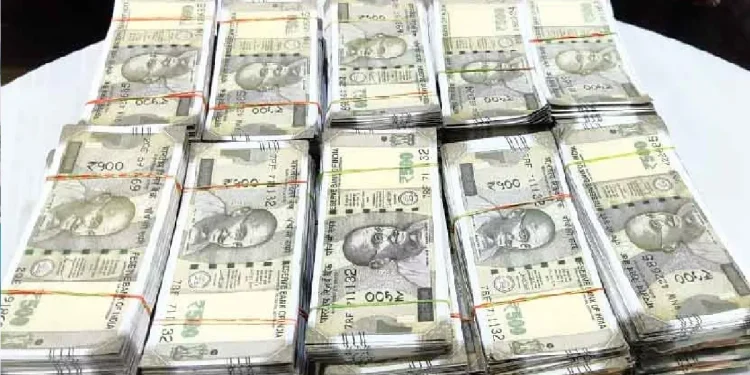 बड़ी खबर : उत्तराखंड के बॉर्डर से SSB ने पकड़ी लाखों नकली नोटों की गड्डी, पढ़ें खबर