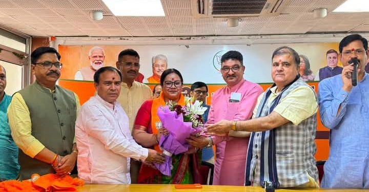 Big Breaking : श्रीनगर गढ़वाल की मेयर आरती भंडारी ने था भाजपा का दामन, 2 कांग्रेस के पार्षद भी जुड़े