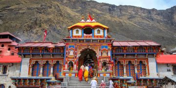 बदरीनाथ धाम में  25 लीटर शराब पहुंचने से मचा हड़कंप, देखें कैसी पहुंची