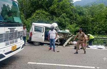 दुखद : देहरादून मणिमाई मंदिर के पास भीषण सड़क हादसा 2 की मौत 5 घायल