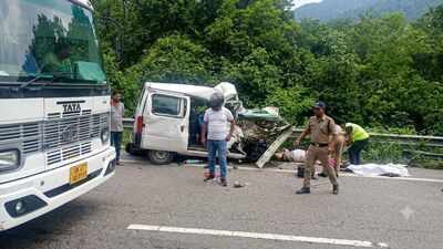 दुखद : देहरादून मणिमाई मंदिर के पास भीषण सड़क हादसा 2 की मौत 5 घायल