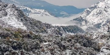 उत्तराखंड में बदला मौसम, पहाड़ी इलाकों में हुई बर्फबारी, इन जिलों में येलो अलर्ट