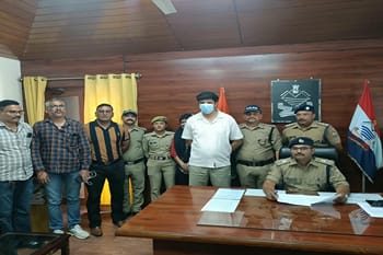 पिथौरागढ़ में 40.78 ग्राम स्मैक के साथ युवक और सैनिक की पत्नी गिरफ्तार, कार के डैशबोर्ड में छिपाकर ला रहे थे नशे की खेप