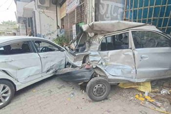 ज्वालापुर में तेज रफ्तार बस का कहर, ऑटो और 4 कारों को मारी टक्कर; चालक का हाथ कटा