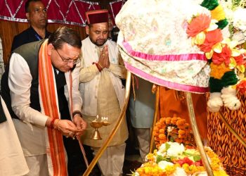 उत्तरकाशी पहुंचे CM धामी, विश्वनाथ-शक्ति मंदिर कॉरिडोर की घोषणा