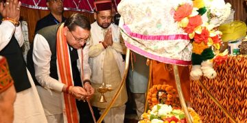 उत्तरकाशी पहुंचे CM धामी, विश्वनाथ-शक्ति मंदिर कॉरिडोर की घोषणा