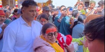 रानी मुखर्जी पहुंचीं बदरीनाथ धाम, भगवान बदरीनाथ के किए दर्शन