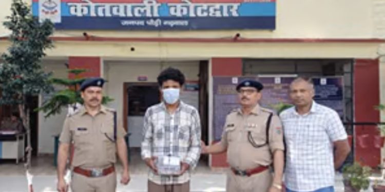 मां के घर से लाखों के जेवर चोरी कर राजस्थान भागा बेटा, पुलिस ने दबोचा