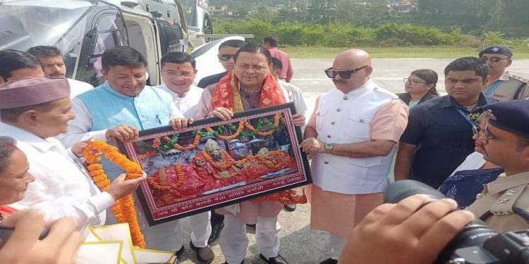 बाल वैज्ञानिकों को CM धामी का बड़ा तोहफा! शोध और नवाचार के लिए ₹1 करोड़ का ऐलान, हर विकासखंड में बनेगी लैब ऑन व्हील्स