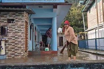 उत्तराखंड में बारिश का कहर! ज्योतिर्मठ में घरों में घुसा पानी, श्रीनगर में सीवर का गंदा पानी अलकनंदा में मिला